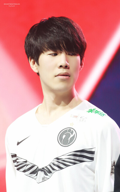 广泛讨论和 广泛讨论和