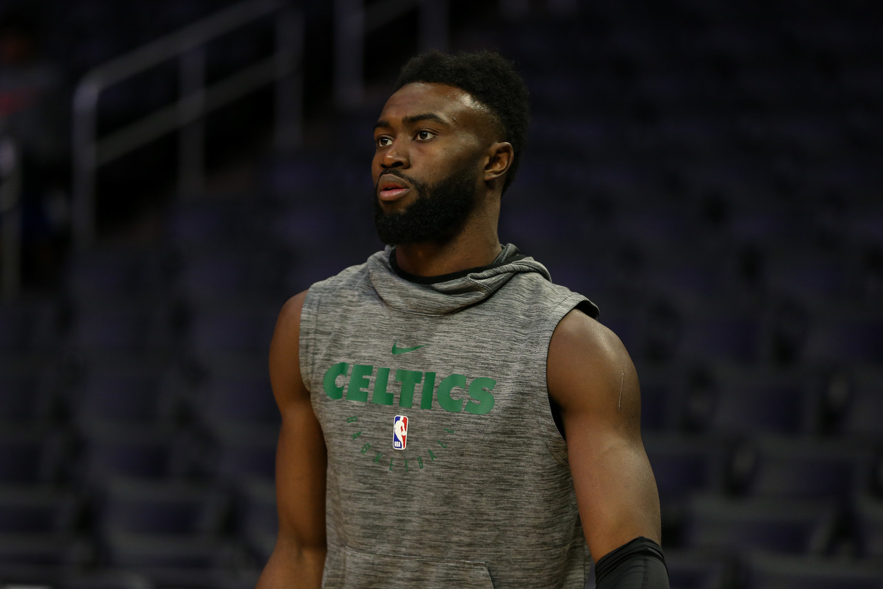 侧把球穿进